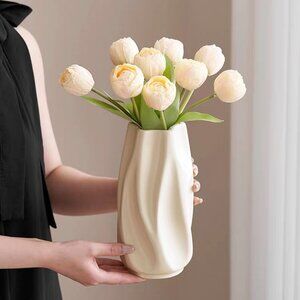 Light Green Art Glass Vase – Contemporary Look